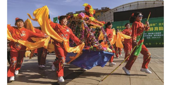 花灯表演闹新春